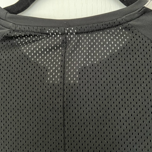 Short sleeve workout top with mesh back - Picture 5 of 5